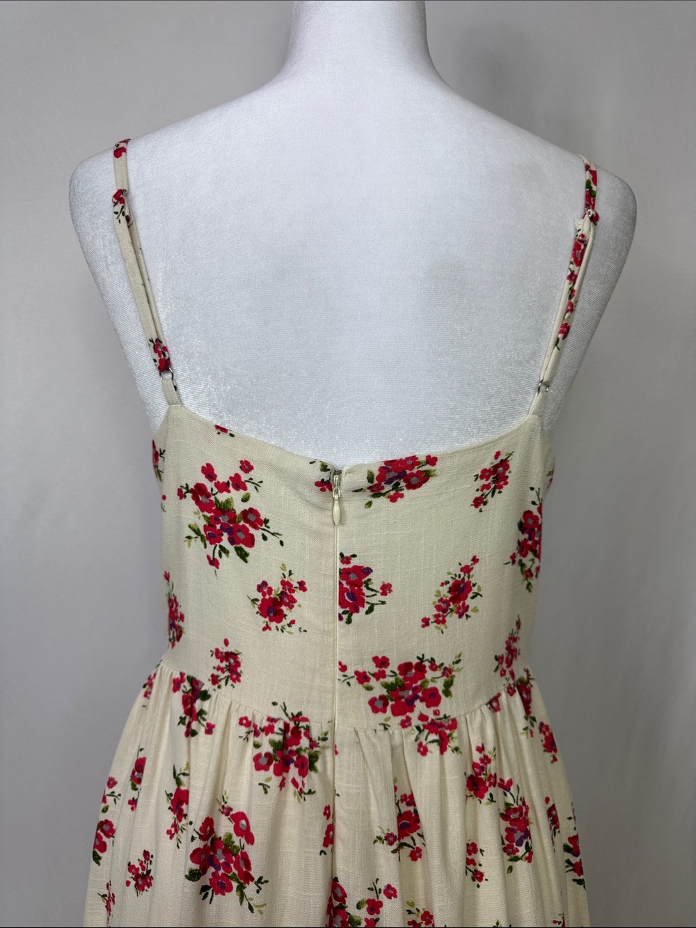 ASTR The Label Pleated Bust Fit & Flare Midi Dress Size Medium Red Floral - Picture 10 of 14